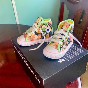 Little girls converse shoes size 4